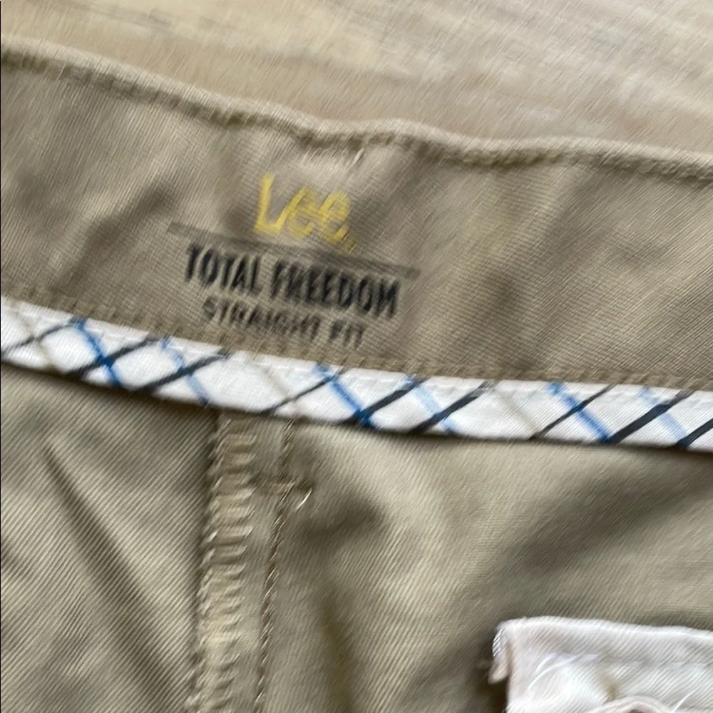 Men's Lee Total Freedom Tan Pants - Size 38/30 - Picture 2 of 3